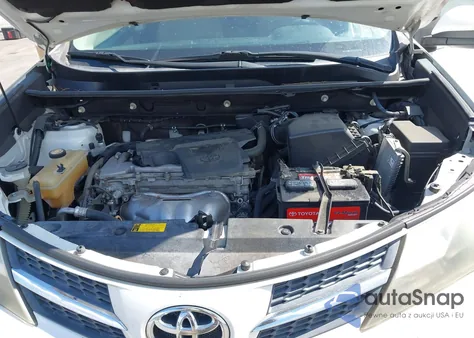 2015 Toyota Rav4 Xle z USA, uszkodzony, nr VIN 2T3WFREV1FW174651